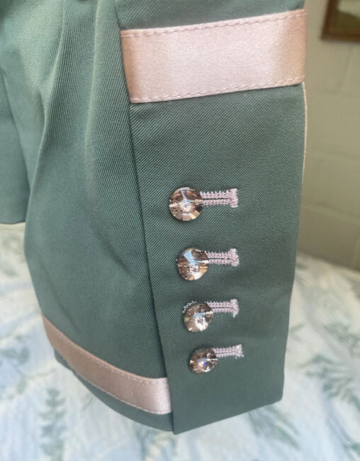 Beautiful green and Rose gold Bespoke Flying changes show jacket, Flying changes Short jacket, Rebecca  Taylor, Turnierbekleidung, Plymouth, Abbildung 8