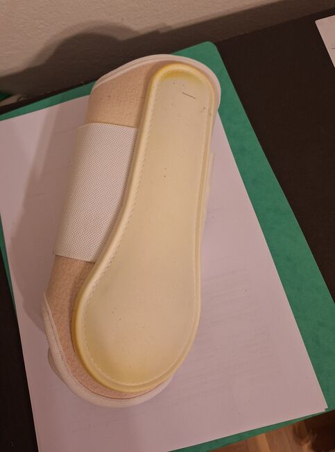 Beinschutz, Manuela Schmiedhofer , Tendon Boots, Obdach