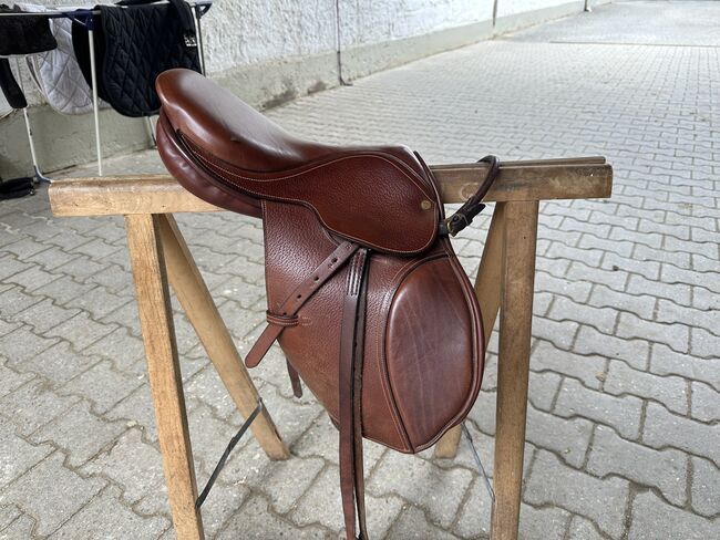 Beval Junior Sattel in sehr gutem Zustand, Beval, Michaela Müller (Reitschulzentrum Hardtwald), Dressage Saddle, Bad Homburg