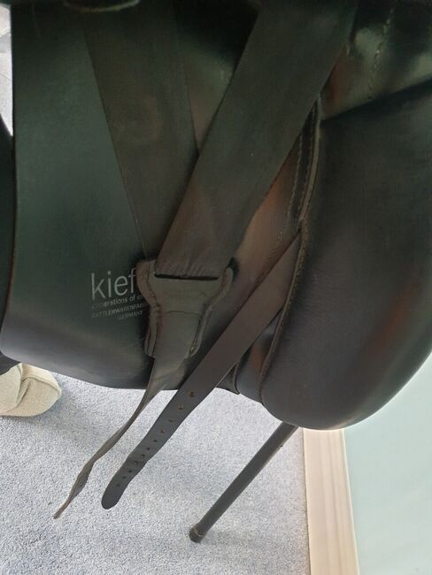Black Kieffer Paris Exclusio 17.5" dressage saddle Medium Wide in very good condition. ONO, Kieffer Kieffer Paris Exclusion, Emma Joy Burrows, Siodła ujeżdżeniowe, Wantage, Image 6