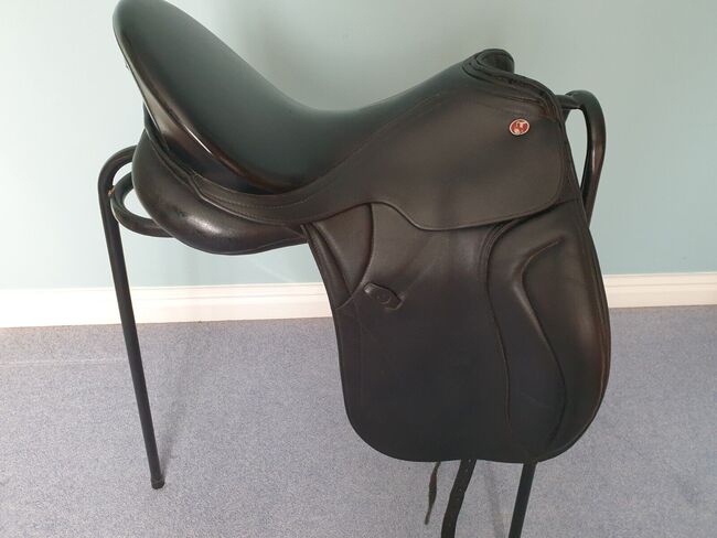 Black Kieffer Paris Exclusio 17.5" dressage saddle Medium Wide in very good condition. ONO, Kieffer Kieffer Paris Exclusion, Emma Joy Burrows, Dressursattel, Wantage, Abbildung 4