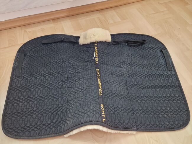 Schwarze Lammfell Vielseitigkeitsschabracke, Franzi, Dressage Pads, Trebgast , Image 8