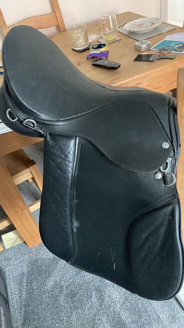Black leather 18” saddle, Gallop, Kate Moore, All Purpose Saddle, Salisbury 