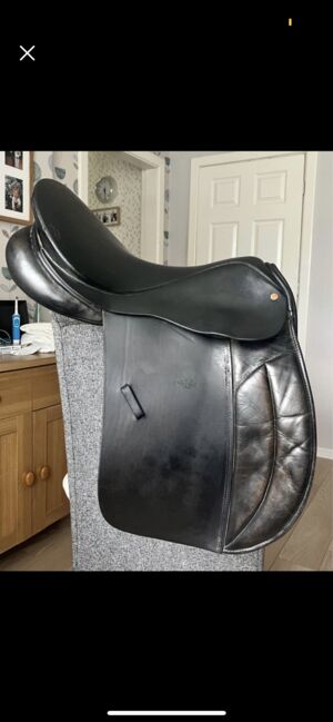 Black silhouette saddle., 0700 Equestrian, Bethany lawrence, All Purpose Saddle, Oldham, Image 2