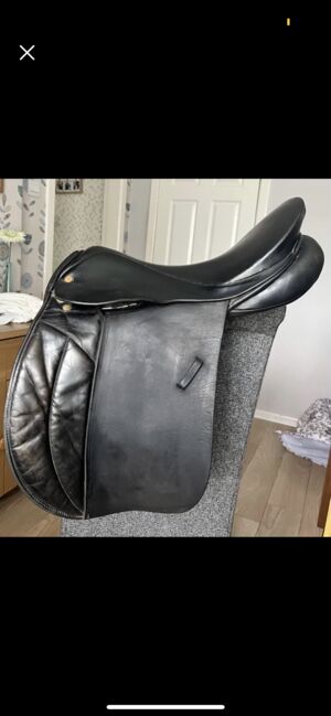 Black silhouette saddle., 0700 Equestrian, Bethany lawrence, Vielseitigkeitssattel (VS), Oldham