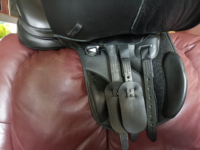 Black Thorowgood T8 16.5" GP saddle, Thorowgood  T8, Emma Garioch , All Purpose Saddle, Melksham , Image 4