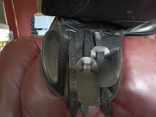 Black Thorowgood T8 16.5" GP saddle, Thorowgood  T8, Emma Garioch , All Purpose Saddle, Melksham , Image 5