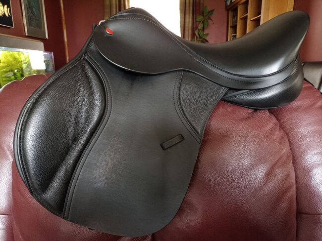 Black Thorowgood T8 16.5" GP saddle, Thorowgood  T8, Emma Garioch , Vielseitigkeitssattel (VS), Melksham 