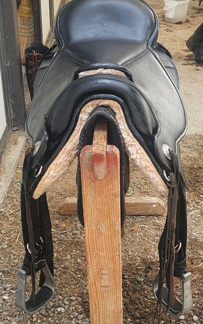 Barefoot Sattel, Barefoot  Atlanta, Nicole Baldt, Treeless Saddle, St. Leonhard in Pass.
