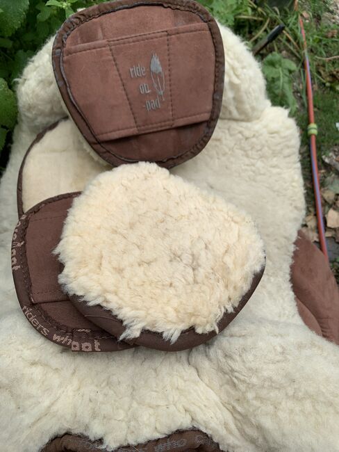 Barefoot “ride-on-pad” und Schaffellauflage mit Pauschen., Barefoot saddle Ride-on-pad, Ellen, Lambskin Pad, Mittenaar, Image 6