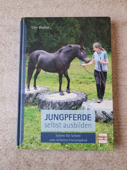 Buch Jungpferde selbst ausbilden, Urteil Biallas, Nina, Books, Langenpreising