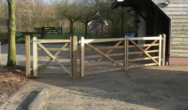 Zauntor Garten | Hoftore | Gartenzaun Tor, Rutjes Pferdeboxen und Zäune, Wstążki i liny, Goor