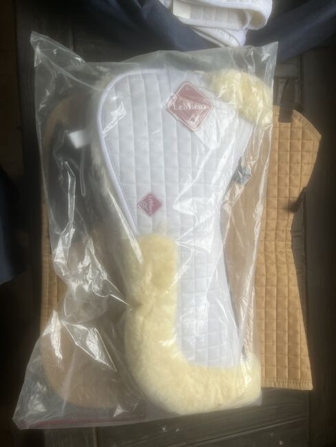 Brand new ale Mieux sheepskin pad, Le Mieux , Chloe , Andere Pads, Staines