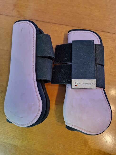 Gamaschen von Waldhausen in pink, Waldhausen, Christoph Muckel , Tendon Boots, Bad Berleburg 