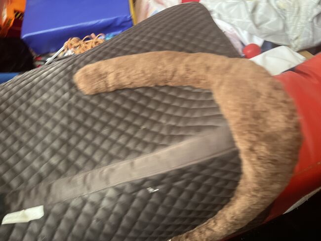 Brown weatherbeater saddle pad, Charlie, Wędzidła, Caerphilly, Image 3