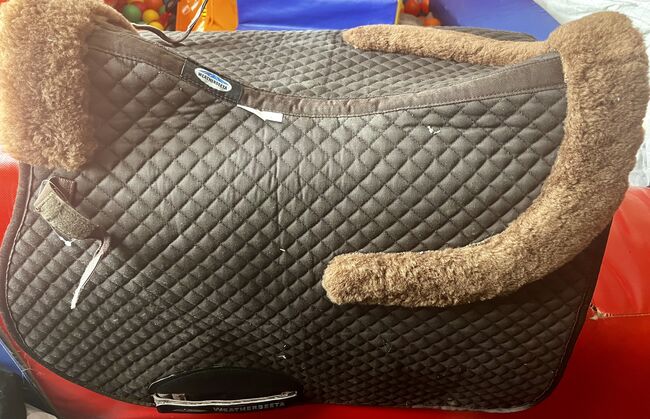 Brown weatherbeater saddle pad, Charlie, Wędzidła, Caerphilly, Image 2
