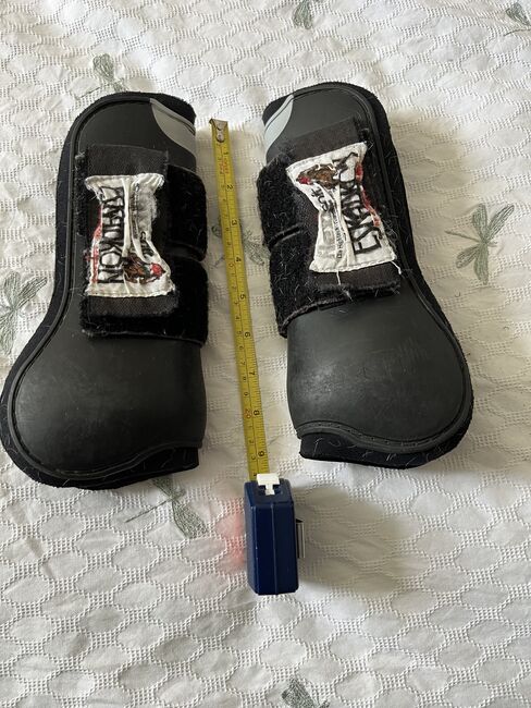 Brushing boots - size full, Jeanette Alison Caw, Ochraniacze, Sheffield, Image 2