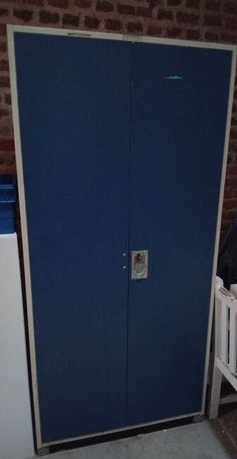 Bundeswehr-Spind Sattelschrank, Marion De Bruijn-Schmitz, Sattelschrank / Bundeswehrschrank, Kerpen