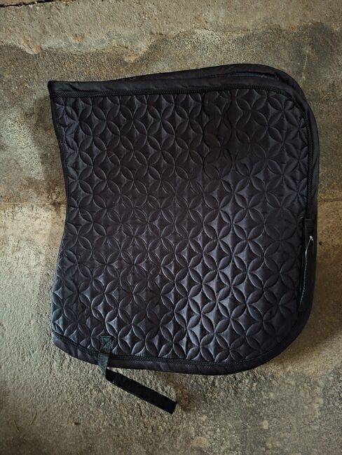 Busse Dressurschabracke Schwarz mit eleganter Muster-Steppung - Wegen Umstieg auf Westernreiten, Michelle wilms , Dressage Pads, Utzenaich 
