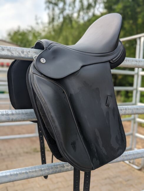 Butterfly Cara 18 Zoll tiefer Sitz veganes Leder Dressur, Butterfly Cara, Jana, Dressage Saddle, Enger