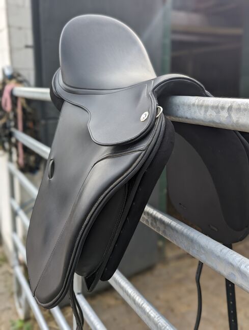 Butterfly Cara 18 Zoll tiefer Sitz veganes Leder Dressur, Butterfly Cara, Jana, Dressage Saddle, Enger, Image 5