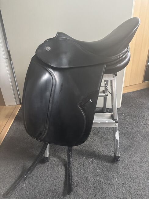 Butterfly Sattel Dressur, Butterfly  Butterfly Uta Gräf Dressur, Vivien Richter, Dressage Saddle, Berlin, Image 2