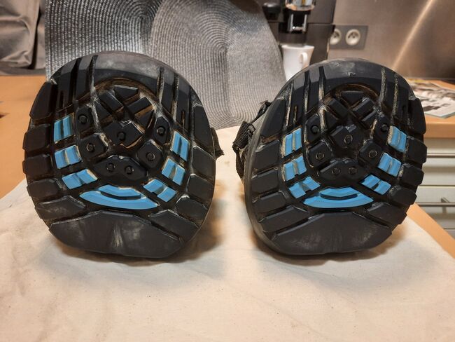 Hufschuhe hinten, ZRNV ESN-02-1 3A, Schwarz, Podkuwanie koni, Breisach am Rhein, Image 3