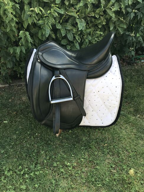 Capreole Dressursattel Cortese 17,5 Zoll schwarz neuwertig, Capreole , Sabine , Dressage Saddle, Stockstadt 