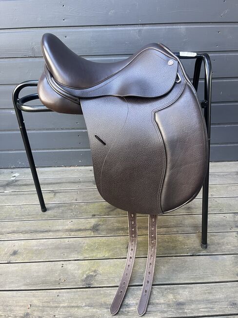 Cavaletti Collection brown dressage saddle 15.5", Cavaletti Collection Dressage, Kati Moses, Dressage Saddle, Tallinn