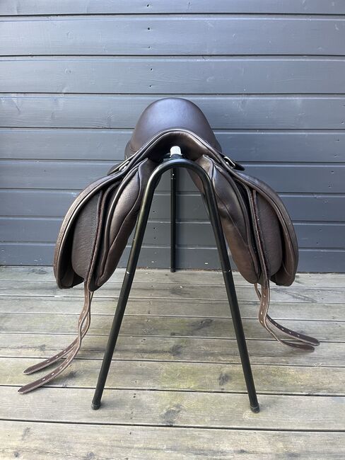 Cavaletti Collection brown dressage saddle 15.5", Cavaletti Collection Dressage, Kati Moses, Dressage Saddle, Tallinn, Image 4