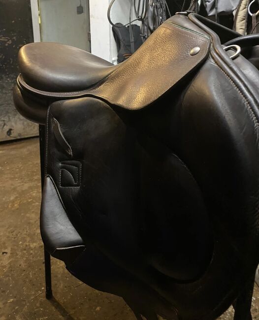 Childeric CFAP 17.5” Saddle, Childeric CFAP, Natalie Morphew, Jumping Saddle, Heathfield, Image 5