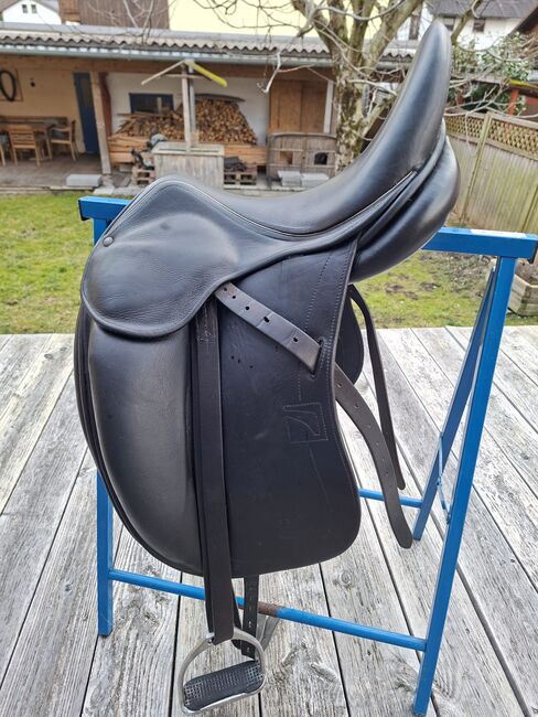 Childeric Dressursattel DAC DGP 17", Swarovski, helle Ziernähte, Childeric DAC, Robert, Dressursattel, Kolbermoor