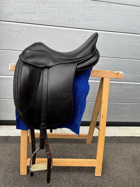 Childeric Dressursattel 16.5 Zoll, Ella, Dressage Saddle, Glarus