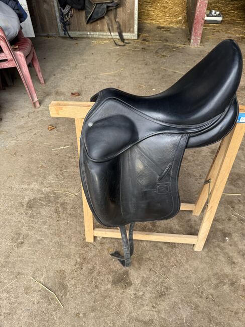 Childeric Dressursattel DSC 175 in Sitzgröße 18 Zoll, Childeric DSC 175 , Lukas Riehl , Dressage Saddle, Ilbesheim bei Landau in der Pfalz