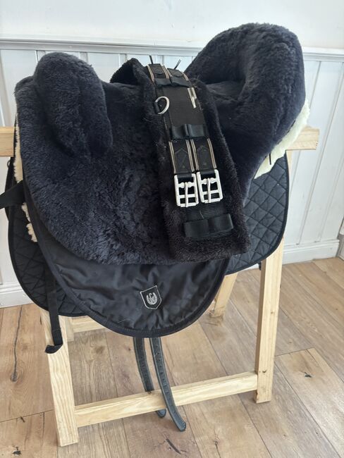 Christ  Cloud Lammfellsattel WB mit Pauschen, wie neu, Christ , Michele Schueller, Lambskin Pad, Leiblfing, Image 2