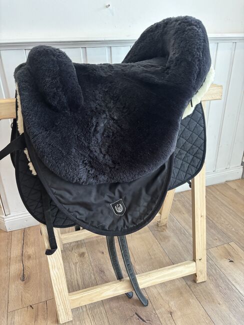 Christ  Cloud Lammfellsattel WB mit Pauschen, wie neu, Christ , Michele Schueller, Lambskin Pad, Leiblfing, Image 3
