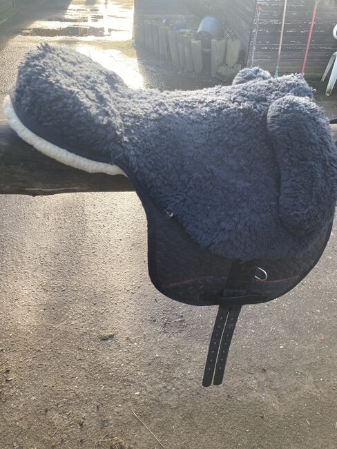Christ Lammfellsattel, Christ Lammfellsattel, Nathalie Leßmöllmann , Lambskin Pad, Waldalgesheim , Image 2