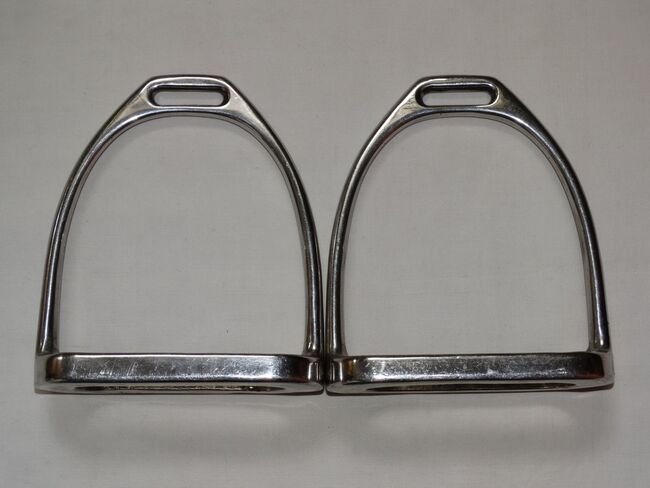 Klassische Sprenger Steigbügel 12 cm Trittbreite silberne für englisch Sattel, Sprenger, Anne, Saddle Accessories, Wahrenholz