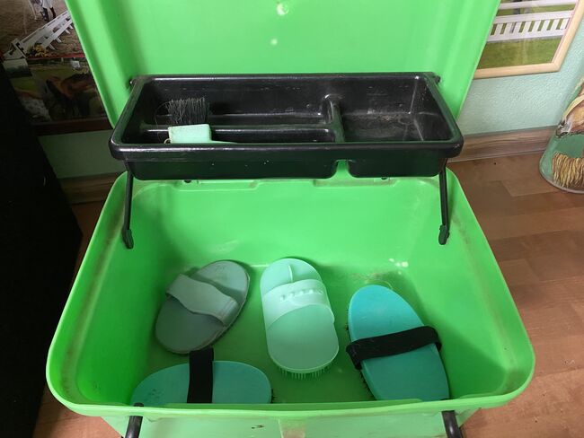 Putzbox mit Inhalt, S.P., Grooming Brushes & Equipment, Loxstedt, Image 2