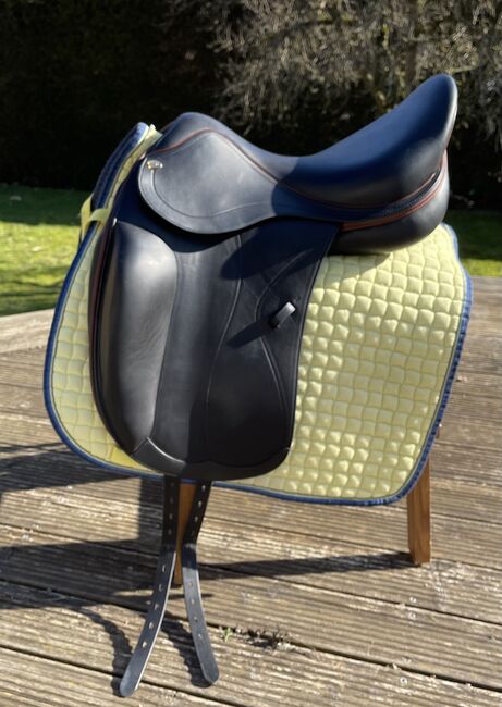 Neuwertiger Cobra Dressursattel Monoblatt, Cobra, Jill G., Dressage Saddle, Penzing 