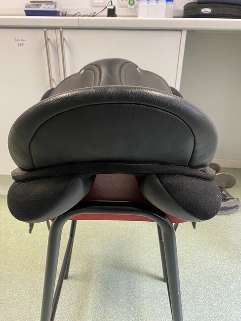 Collegiate synthetic saddle 17”, Collegiate, Elizabeth Osborne, Other Saddle, Castle donington, Image 4