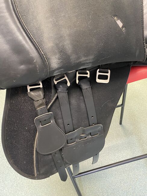 Collegiate synthetic saddle 17”, Collegiate, Elizabeth Osborne, Other Saddle, Castle donington, Image 5
