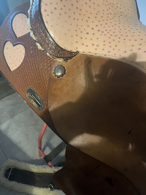 Custom made Texas Saddlery 16 inch tooled with Ostrich leather seat & hearts, like new, Texas Saddlery , Dawn DeFord, Siodło westernowe , Phoenix, Image 8