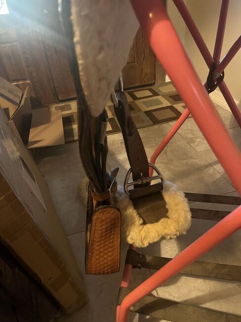 Custom made Texas Saddlery 16 inch tooled with Ostrich leather seat & hearts, like new, Texas Saddlery , Dawn DeFord, Siodło westernowe , Phoenix, Image 9