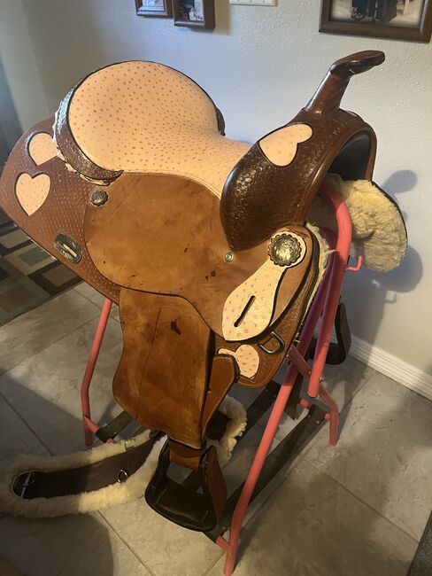 Custom made Texas Saddlery 16 inch tooled with Ostrich leather seat & hearts, like new, Texas Saddlery , Dawn DeFord, Western Saddle, Phoenix, Image 5