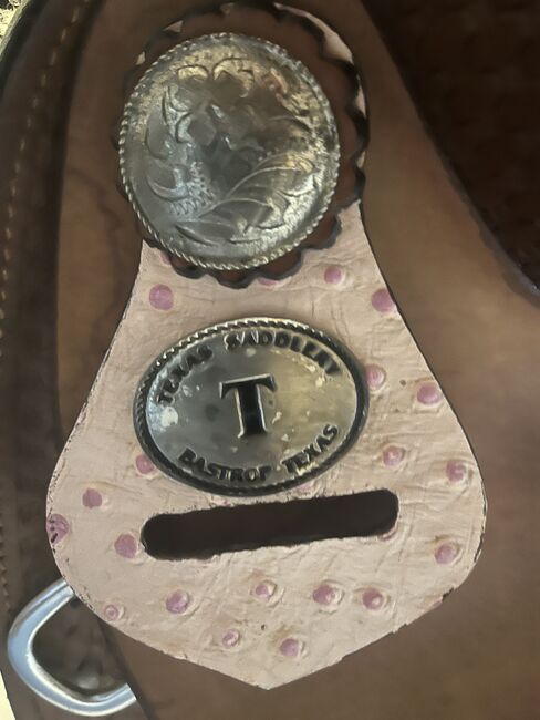 Custom made Texas Saddlery 16 inch tooled with Ostrich leather seat & hearts, like new, Texas Saddlery , Dawn DeFord, Western Saddle, Phoenix, Image 11