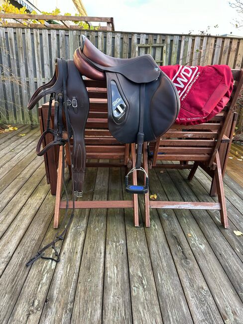 CWD 2G2 Springsattel SE25 17,5 Zoll inkl. Zubehör, CWD  2G, Silvi, Jumping Saddle, Nordrhein-Westfalen