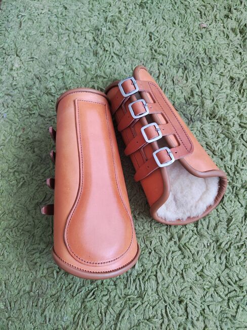 Portugiesische Echtleder-Gamaschen mit Lammfell, Nourin Dolle, Tendon Boots, Götzens