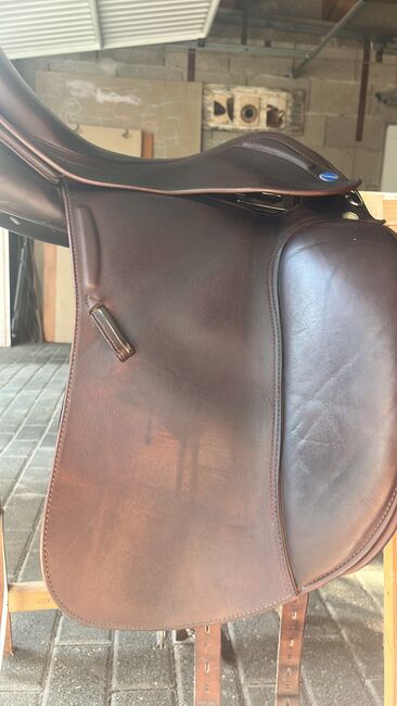 Dunkel brauner Euroriding Dressursattel, Guter Dressur Sattel mit verstellbaren Pauschen, Dominique Lüscher, Dressage Saddle, Mendig, Image 3