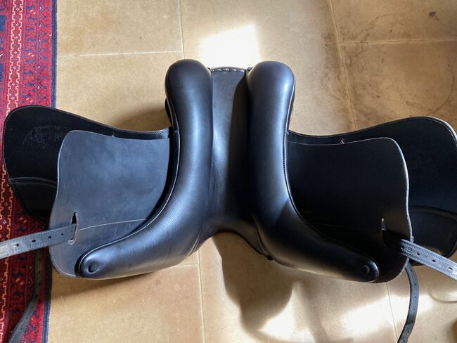 Deuber Novaflex Dressage Doublee - 18", Deuber Novaflex Dressage Doublee, Ella Jones, Dressage Saddle, Nailsworth, Gloucestershire , Image 3